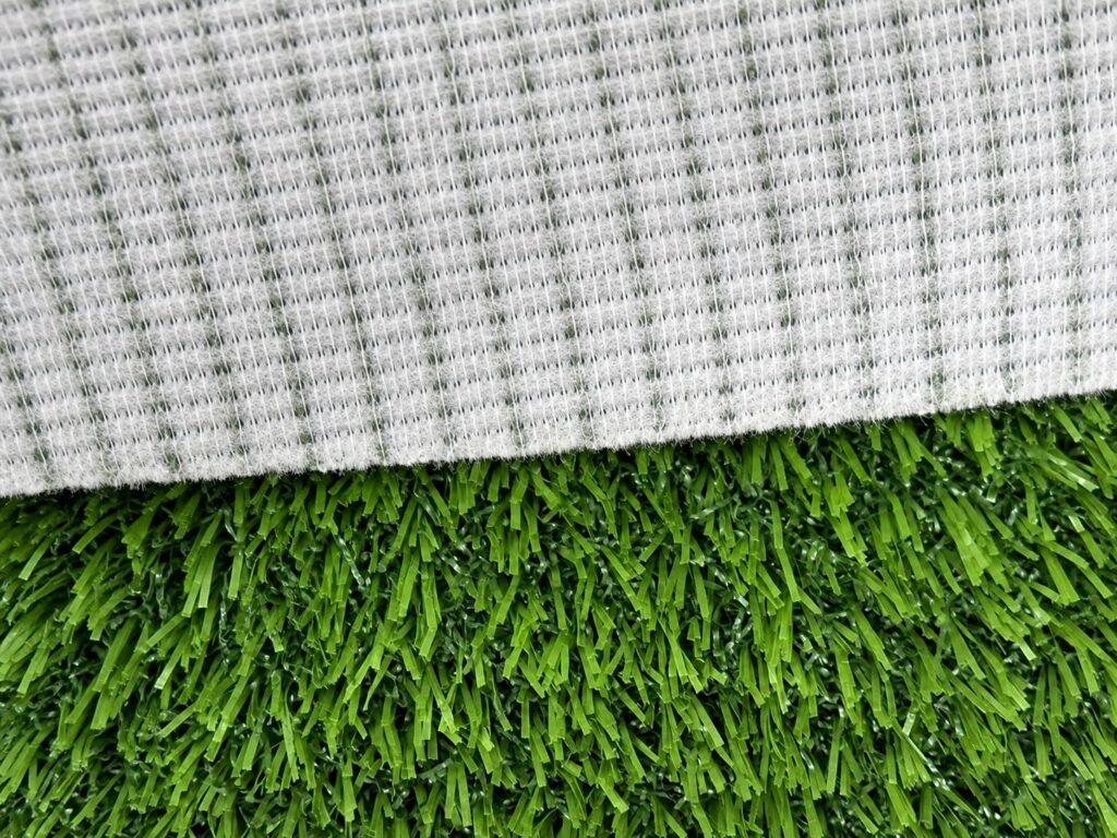 White non-woven backing on 2 m pet artificial grass roll